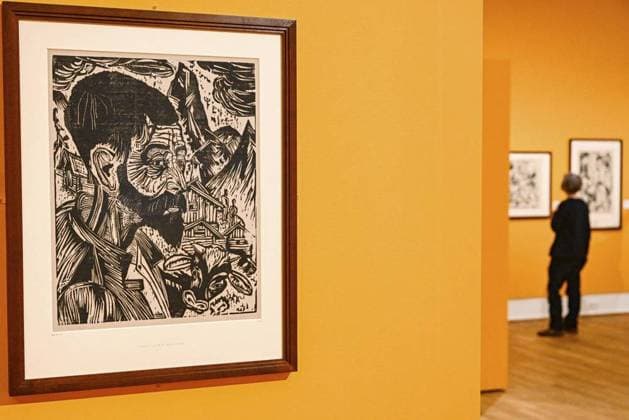 Bilder des Jahres 2024, Entertainment 02 Februar Entertainment Bilder der Woche KW05 Entertainment Bilder des Tages Die gerettete Moderne. Meisterwerke von Kirchner bis Picasso 2. Februar 21. April 2024 Eine Sonderausstellung des Kupferstichkabinetts Staatliche Museen zu Berlin ** NUR FÜR REDAKTIONELLE ZWECKE ** EDITORIAL USE ONLY **<p>Die gerettete Moderne. Meisterwerke von Kirchner bis Picasso vom 2. Februar 21. April 2024 Eine Sonderausstellung des Kupferstichkabinetts Staatliche Museen zu Berlin, Kurator Andreas Schalhorn, Besucherinnen schauen sich Grafiken von Ernst Ludwig Kirchner an, fotografiert am 01.02.2024 in Berlin. Deutschland Berlin Berlin Copyright: MaurizioxGambarini *** The Rescued Modern Masterpieces from Kirchner to Picasso February 2 April 21, 2024 A special exhibition of the Kupferstichkabinett Staatliche Museen zu Copyright: MaurizioxGambarini doc7tyjt9cr1ax12z2kufms ,EDITORIAL USE ONLY