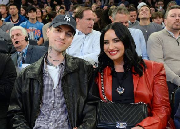 Entertainment Bilder der Woche KW05 Entertainment Bilder des Tages Celebrities watch the home team New York Knicks bring their win streak to 9 as they beat the visiting Indiana Pacers 109-105 at Madison Square Garden Featuring: Demi Lovato with fiancee Jordan Lutes Where: New York, New York, United States When: 01 Feb 2024 Credit: Michael Simon startraksphoto.com EDITORIAL USE ONLY. NOT FOR USE BY NEWSPAPERS BASED IN THE UK. Copyright: xMICHAELxSIMONx 53418341