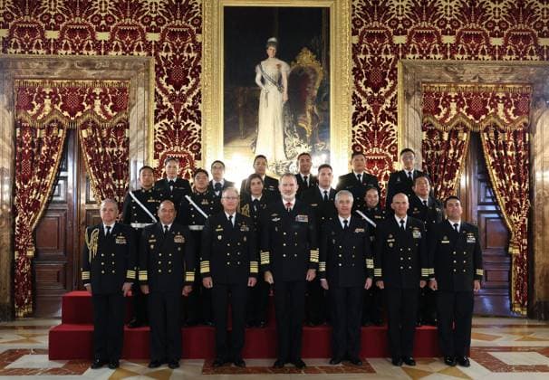 Entertainment Bilder der Woche KW05 Entertainment Bilder des Tages King Felipe VI Audience - Madrid King Felipe VI (c) receives in audience Admiral Luis JosÃ Polar Figari (3l), Commander General of the Peruvian Navy, and the crew of the training ship BAP Union , at the Royal Palace, on February 2, 2024, in Madrid (Spain). The audience was held on the occasion of the ship s stay in Spain. It is a sailing ship that was built between 2012 and 2015 in the shipyards of the Industrial Services of the Peruvian Navy. It is 169 years since the last Peruvian vessel traveled the seas around the world, that is why this voyage of the B.A.P. Union marks a historic milestone for Peru. Photo by Marta Fernandez Jara Europa Press ABACAPRESS.COM Madrid Spain  Copyright: xEuropaxPress ABACAx