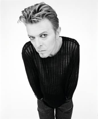 Iconic portraits of British music icons including Keith Richards and David Bowie appear in Rankin exhibition Story from Jam Press (Rankin Exhibition) Pictured: David Bowie, No Different From Anyone Else, Dazed & Confused, Issue 15, 1995. Iconic portraits of British music icons including Keith Richards and David Bowie appear in Rankin exhibition Keith Richards puffs on a cigarette while wearing his trademark headband. The late David Bowie poses while wearing heavy eyeliner and slick-backed hair. Iconic portraits of the British music icons have been unveiled in a new exhibition by Rankin. The British photographer has snapped the likes of the late Queen Elizabeth II and King Charles. But he has documented 30 years of music legends throu  Copyright: xJamxPress Rankin