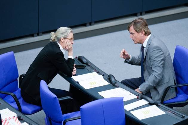 News Themen der Woche KW05 News Bilder des Tages Sitzung des Deutschen Bundestags, Alice Weidel, Bernd Baumann, AfD Sitzung des Deutschen Bundestags, Rede, Plenum, Alice Weidel, Bernd Baumann, AfD Berlin Berlin GER *** Speech, plenary session of the German Bundestag, Alice Weidel, Bernd Baumann, AfD session of the German Bundestag, speech, Alice Weidel, Bernd Baumann, AfD Berlin Berlin GER