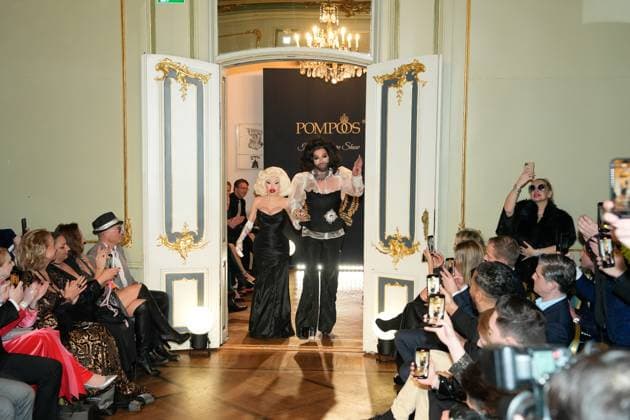 Harald Glööckler ludt zum Auftakt der Berlin Fashion Week zur Pompöös Iconic Couture Show ins Ermelerhaus in Berlin ein. Stardesigner Harald Glööckler ludt zum Auftakt der Berlin Fashion Week zur Pompöös Iconic Couture Show ins Ermelerhaus in Berlin ein. Regierender Bürgermeister von Berlin Kai Wegner war Gast. Berlin Berlin GER