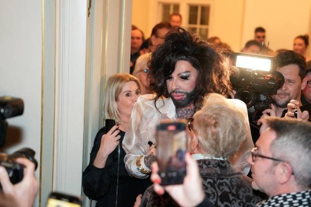 Harald Glööckler ludt zum Auftakt der Berlin Fashion Week zur Pompöös Iconic Couture Show ins Ermelerhaus in Berlin ein. Stardesigner Harald Glööckler ludt zum Auftakt der Berlin Fashion Week zur Pompöös Iconic Couture Show ins Ermelerhaus in Berlin ein. Regierender Bürgermeister von Berlin Kai Wegner war Gast. Berlin Berlin GER