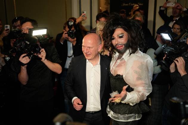 Harald Glööckler ludt zum Auftakt der Berlin Fashion Week zur Pompöös Iconic Couture Show ins Ermelerhaus in Berlin ein. Stardesigner Harald Glööckler ludt zum Auftakt der Berlin Fashion Week zur Pompöös Iconic Couture Show ins Ermelerhaus in Berlin ein. Regierender Bürgermeister von Berlin Kai Wegner war Gast. Berlin Berlin GER