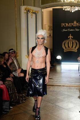 Harald Glööckler ludt zum Auftakt der Berlin Fashion Week zur Pompöös Iconic Couture Show ins Ermelerhaus in Berlin ein. Stardesigner Harald Glööckler ludt zum Auftakt der Berlin Fashion Week zur Pompöös Iconic Couture Show ins Ermelerhaus in Berlin ein. Regierender Bürgermeister von Berlin Kai Wegner war Gast. Berlin Berlin GER