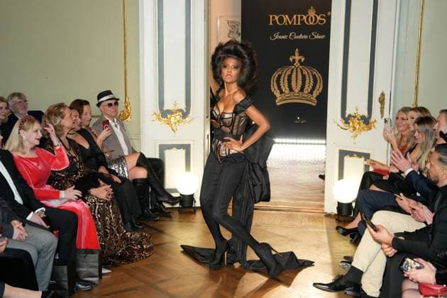 Harald Glööckler ludt zum Auftakt der Berlin Fashion Week zur Pompöös Iconic Couture Show ins Ermelerhaus in Berlin ein. Stardesigner Harald Glööckler ludt zum Auftakt der Berlin Fashion Week zur Pompöös Iconic Couture Show ins Ermelerhaus in Berlin ein. Regierender Bürgermeister von Berlin Kai Wegner war Gast. Berlin Berlin GER