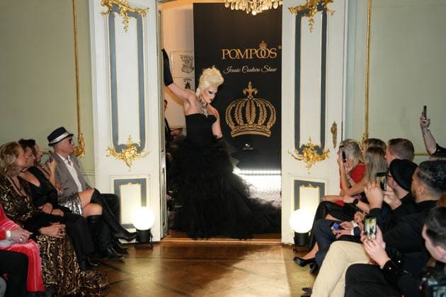 Harald Glööckler ludt zum Auftakt der Berlin Fashion Week zur Pompöös Iconic Couture Show ins Ermelerhaus in Berlin ein. Stardesigner Harald Glööckler ludt zum Auftakt der Berlin Fashion Week zur Pompöös Iconic Couture Show ins Ermelerhaus in Berlin ein. Regierender Bürgermeister von Berlin Kai Wegner war Gast. Berlin Berlin GER