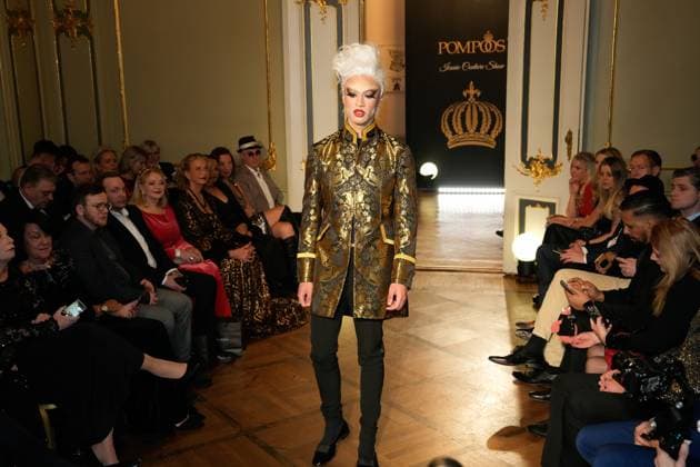 Harald Glööckler ludt zum Auftakt der Berlin Fashion Week zur Pompöös Iconic Couture Show ins Ermelerhaus in Berlin ein. Stardesigner Harald Glööckler ludt zum Auftakt der Berlin Fashion Week zur Pompöös Iconic Couture Show ins Ermelerhaus in Berlin ein. Regierender Bürgermeister von Berlin Kai Wegner war Gast. Berlin Berlin GER