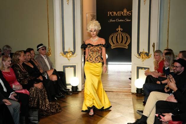 Harald Glööckler ludt zum Auftakt der Berlin Fashion Week zur Pompöös Iconic Couture Show ins Ermelerhaus in Berlin ein. Stardesigner Harald Glööckler ludt zum Auftakt der Berlin Fashion Week zur Pompöös Iconic Couture Show ins Ermelerhaus in Berlin ein. Regierender Bürgermeister von Berlin Kai Wegner war Gast. Berlin Berlin GER
