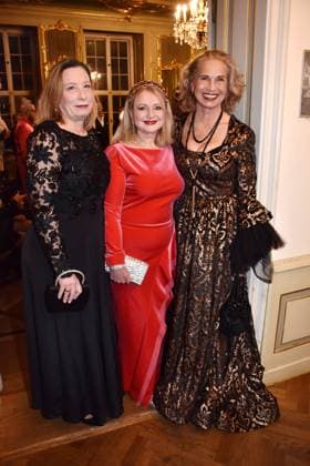 Micaela Prinzessin von Preussen, Maria Prinzessin von Sachsen-Altenburg und Astrid Prinzessin Stolberg zu Wernigerode bei der Gloeoeckler Iconic Couture 30 Jahre Jubilaeums Fashionshow am 2.02.2024 in Berlin Harald Gloeoecklers 30jaehriges Fashion-Show Event in Berlin