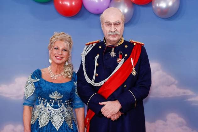 Bilder des Jahres 2024, Entertainment 02 Februar Entertainment Bilder der Woche KW05 Entertainment Bilder des Tages Veitshoechheim, Mainfrankensaele, 02.02.2024, Fastnacht in Franken 2024 Bild: v.li. Ehefrau Karin Baumueller-Soeder und der bayerischer Ministerpraesident Markus Soedern (CSU) verkleidet als Reichskanzler Otto von Bismarck *** Veitshoechheim, Mainfrankensaele, 02 02 2024, Fastnacht in Franken 2024 Picture from left wife Karin Baumueller Soeder and the Bavarian State Premier Markus Soedern CSU dressed as Chancellor Otto von Bismarck Copyright: HMBxMedia xJulienxBecker