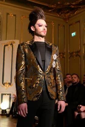 Model bei der Harald Glööckler Pompöös Iconic Couture Show im Ermelerhaus. Berlin, 02.02.2024