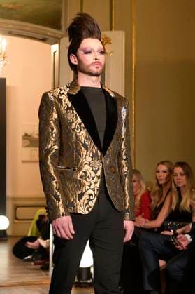 Model bei der Harald Glööckler Pompöös Iconic Couture Show im Ermelerhaus. Berlin, 02.02.2024