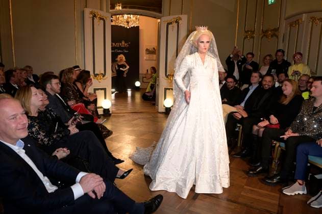 Model bei der Harald Glööckler Pompöös Iconic Couture Show im Ermelerhaus. Berlin, 02.02.2024