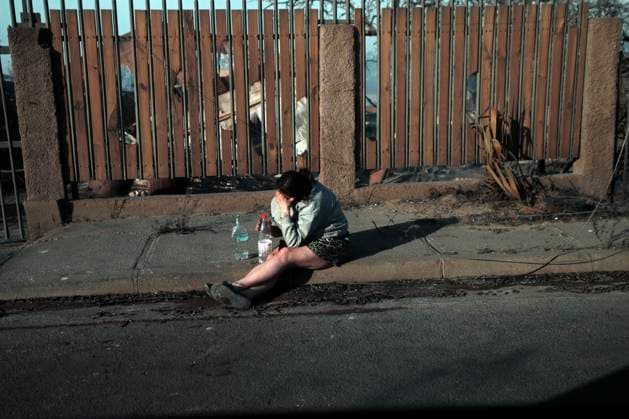 Bilder des Jahres 2024, News 02 Februar News Themen der Woche KW05 News Bilder des Tages Vina del Mar, 3 de febrero de 2024 Vecinos de Villa Independencia intentan remover los escombros luego del incendio que se origino este viernes por la tarde. Luis Hidalgo Aton Chile, Aton_869903 *** Vina del Mar, February 3, 2024 Neighbors of Villa Independencia try to remove the debris after the fire that broke out this Friday afternoon Luis Hidalgo Aton Chile, Aton 869903  Copyright: LUISxHIDALGO ATONxCHILE