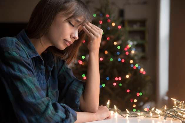 Mixed Race woman with headache near Christmas tree Brooklyn, New York, USA, 07.12.2016, model released, TTBB_BLD242160.jpg, 25-29 years, adversity, anxiety, authentic, authenticity, beauty, brooklyn, brunette, candid, challenge, christmas, christmas tree, close up, color image, contemplation, difficulty, domestic life, emotional stress, eyes closed, festive, focus on foreground, frustration, head and shoulders, headache, holiday, horizontal, indoors, irritation, long hair, millennial, millennials, minority, mixed race person, new york, night, one person, people, photography, problem, real people, side view, sitting, stress, struggle, table, tension, tradition, tree, uncertainty, unhappy, united states, woman, worrying, young adult, young w Copyright: xJGI JamiexGrillx