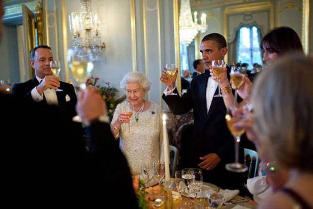 Toasts at Winfield House President Barack Obama offers a toast to Queen Elizabeth II during a dinner held in the Queen s honor at Winfield House in London, England, May 25, 2011. Actor Tom Hanks is pictured at left. Mandatory Credit: Pete Souza - White House via CNP London England EDITORIAL USE ONLY Copyright: xx PetexSouzax cnpphotos032328
