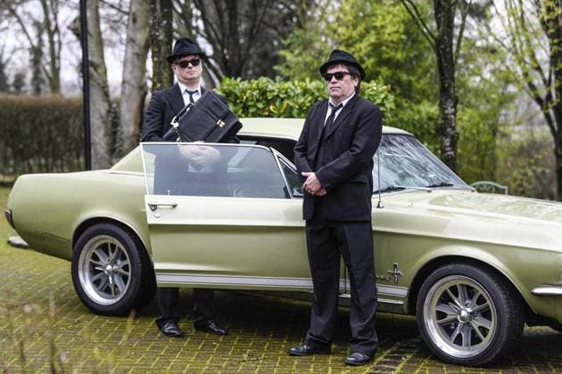Entertainment Bilder der Woche KW05 The Fantabulous Blues Brothers stellen sich vor ** NUR FÜR REDAKTIONELLE ZWECKE ** EDITORIAL USE ONLY **<p>Michael Vorholt und Karsten Hertzog v.l. stehen vor den alten Autos. The Fantabulous Blues Brothers stellen sich am Ramirez vor, am Samstag, 03.02.2024 in Schermbeck. Deutschland NRW Schermbeck Copyright: MarkusxJoosten *** The Fantabulous Blues Brothers introduce themselves FOR EDITORIAL PURPOSES ONLY p Michael Vorholt and Karsten Hertzog v l stand in front of the old cars The Fantabulous Blues Brothers introduce themselves at the Ramirez, on Saturday, 03 02 2024 in Schermbeck Germany NRW Schermbeck Copyright MarkusxJoosten Copyright: MarkusxJoosten doc7tzsvmg4hv8xwhugcmn ,EDITORIAL USE ONLY