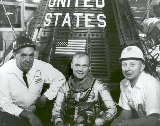 John Glenn With T.J. O Malley and Paul Donnelly in Front of Friendship 7 Grouped together with astronaut John H. Glenn, Jr., beside Friendship 7 spacecraft are left to right: T.J. O Malley, chief test conductor for General Dynamics; Glenn; and Paul Donnell at Cape Canaveral, Florida on January 24, 1962. Credit: NASA via CNP Cape Canaveral Florida United States of America EDITORIAL USE ONLY Copyright: xx 62-MA6-58 GPN-2002-000049 NASAx cnpphotos032444