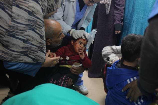 News Themen der Woche KW05 News Bilder des Tages Injured Palestinians, including children, are brought to Al-Aqsa Martyrs Hospital Injured Palestinians, including children, are brought to Al-Aqsa Martyrs Hospital for treatment following the Israeli attacks in Deir Al-Balah, Gaza on February 04, 2024. Photo by Omar Ashtawy apaimages Dair EL-Balah Gaza Strip Palestinian Territory 040224_Dair_El-Balah_OSH_1_00(17) Copyright: xapaimagesxOmarxAshtawyx xapaimagesx