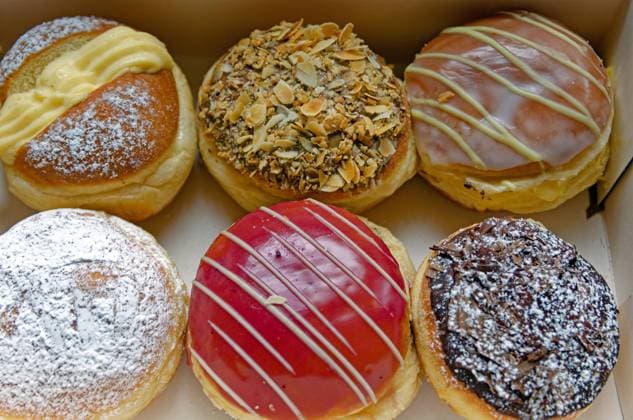 Traditionelles Gebäck zu Karneval: Sechs verschiedene Berliner, Krapfen *** Traditional Biscuits to Carnival six Miscellaneous Berlin, Donut 1104400426