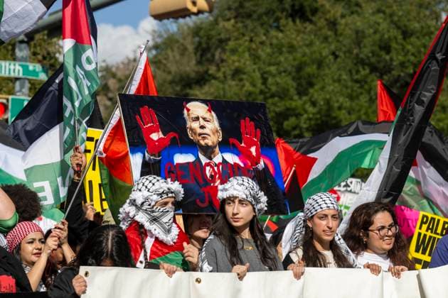 Bilder des Jahres 2024, News 02 Februar News Themen der Woche KW05 News Bilder des Tages February 4, 2024, Austin, Tx, United States: Several thousand supporters of a free Palestine and advocates for a Middle East cease-fire rally at the Texas Capitol February 4, 2024, afterwards marching on Congress Avenue through downtown Austin. Signs blaming President Joe Biden and Texas Governor Greg Abbott for the bloodshed were carried by the lead marchers. Austin United States - ZUMAd150 20240204_znp_d150_035 Copyright: xBobxDaemmrichx