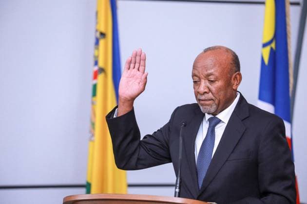 News Themen der Woche KW05 News Bilder des Tages (240205) -- WINDHOEK, Feb. 5, 2024 -- This photo taken on Feb. 4, 2024 shows Nangolo Mbumba during a swearing-in ceremony in Windhoek, Namibia. Nangolo Mbumba, the former vice president of Namibia, took the oath of office on Sunday in the capital Windhoek, officially becoming the nation s 4th president after former President Hage Geingob passed away on Feb. 4 at the age of 82. (Photo by Xinhua) NAMIBIA-WINDHOEK-NEW PRESIDENT-SWEARING-IN SharonxKavhu 