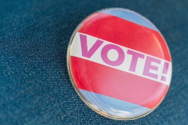 Close-up of Vote button on jeans fabric , 20.12.2023, TTBB_ti0002_04596.jpg, Text,Western Script,Horizontal,Close-Up,Selective Focus,Jeans,Studio Shot,Voting,Campaign Button,Election,Single Word,Red Color,Democracy,Patriotism,Presidential Elections,Badge,Fabric,Choice,No People,Medium Group Of Objects,Single Object,Vote,Button,Freedom,Right,President,Government,Enthusiasm,Pride,American,Country,Primary,General Copyright: xJamiexGrillxAtlasx