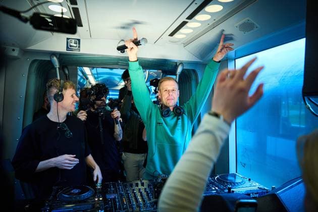 Bilder des Jahres 2024, Entertainment 02 Februar Entertainment Themen der Woche KW06 Entertainment Bilder des Tages ROTTERDAM - DJ Armin van Buuren will perform during the first A State of Trance tram concert. It was the very first mobile festival, with performances by artists from the A State of Trance line-up. ANP PHIL NIJHUIS netherlands out - belgium out  Copyright: xx x490327389x originalFilename: 490327389.jpg