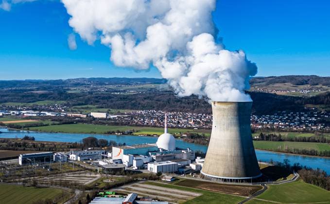 Atomkraftwerk Leibstadt Blick auf das Atomkraftwerk Leibstadt, dahinter das Bundesland Baden-Württemberg mit dem Landkreis Waldshut im benachbarten Deutschland. (Leibstadt, Schweiz, 27.01.2024) *** Leibstadt nuclear power plant View of the Leibstadt nuclear power plant, behind it the federal state of Baden Württemberg with the district of Waldshut in neighboring Germany Leibstadt, Switzerland, 27 01 2024