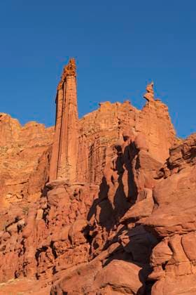 Creative Highlights World Fisher Towers in Utah, USA , 20.12.2023, TTBB_ti0067_01320.jpg, Moab,Travel,USA,Utah,National Park,Rock,Rock Formation,Desert,Arid Climate,Travel Destinations,North America,Fishers Tower,Vertical,Color Image,Copy Space,Outdoors,Day,No People,Sandstone,Tower,Nature,Brown,Cliff,Landscape,Clear Sky,Sky,Shadow Copyright: xDermotxConlanx