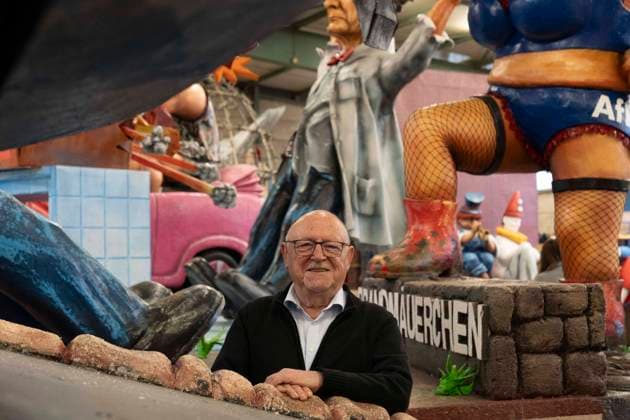 Die Motivwagen fuer den Rosenmontagszug in Mainz werden am 6. Februar 2024 in der MCV - Wagenhalle vorgestellt. Im Foto vom 06.02.2024: MCV-Wagenbauer Dieter Wenger. (Siehe epd-Meldung vom 06.02.2024) EDITORIAL USE ONLY *** The motif floats for the Rose Monday parade in Mainz will be presented on February 6, 2024 in the MCV Wagenhalle In the photo from 06 02 2024 MCV float builder Dieter Wenger See epd message from 06 02 2024 EDITORIAL USE ONLY Copyright: epd-bild AndreaxEnderlein epd-Motivwagen2-kopieren