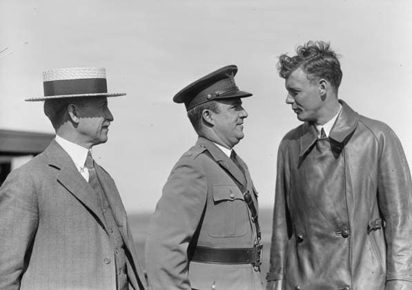 Orville Wright, Major John F. Curry and Colonel Charles Lindbergh, at Wright Field in Dayton, Ohio, USA, 1927 1128915 Orville Wright, Major John F. Curry and Colonel Charles Lindbergh, at Wright Field in Dayton, Ohio, USA, 1927; (add.info.: Wright Brothers Collection). Copyright: xBridgemanxImagesx 1128915