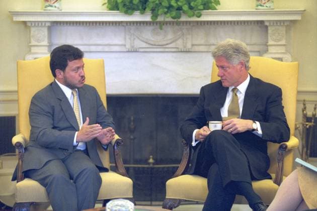 Clinton Meets King Abdullah II of Jordan United States President Bill Clinton Meets with King Abdullah II of the Hashemite Kingdom of Jordan in The Oval Office at The White House in Washington, D.C. on October 12, 1999..Mandatory Credit: David Scull White House via CNP Washington District of Columbia United States of America EDITORIAL USE ONLY Copyright: xx P76362-05(3) abdullah DavidxScullx cnpphotos036223