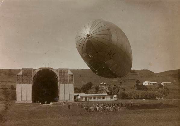 First World War: Italian Army airship ready for takeoff (b w photo) 1250153 First World War: Italian Army airship ready for takeoff (b w photo) by Unknown photographer, (20th century); (add.info.: Unidentified Author Italy); Fratelli Alinari Museum Collections, Florence, Italy. Copyright: xFratellixAlinarixMuseumxCollections,xFlorence,xItalyx xBridgemanxImagesx 1250153