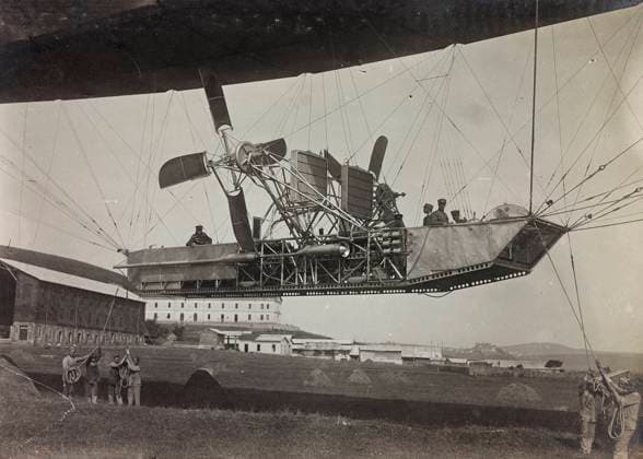 First World War: Italian Army airship ready for takeoff, detail (b w photo) 1250155 First World War: Italian Army airship ready for takeoff, detail (b w photo) by Unknown photographer, (20th century); (add.info.: Unidentified Author Italy); Fratelli Alinari Museum Collections, Florence, Italy. Copyright: xFratellixAlinarixMuseumxCollections,xFlorence,xItalyx xBridgemanxImagesx 1250155