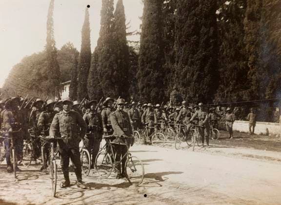 Album of the First World War in Friuli-Venezia Giulia: the ninth battalion of the Bersaglieri cyclists, 04 1916 (b w photo) 1250348 Album of the First World War in Friuli-Venezia Giulia: the ninth battalion of the Bersaglieri cyclists, 04 1916 (b w photo) by Unknown photographer, (20th century); (add.info.: Unidentified Author Friuli Venetia Julia, Italy); Fratelli Alinari Museum Collections, Florence, Italy. Copyright: xFratellixAlinarixMuseumxCollections,xFlorence,xItalyx xBridgemanxImagesx 1250348
