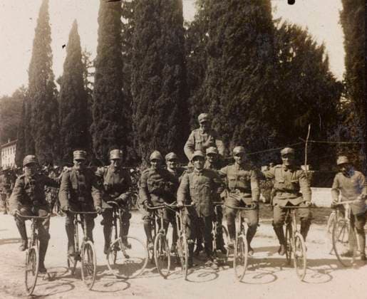 Album of the First World War in Friuli-Venezia Giulia: the battalion of the soldiers cyclists, 08 04 1916 (b w photo) 1250350 Album of the First World War in Friuli-Venezia Giulia: the battalion of the soldiers cyclists, 08 04 1916 (b w photo) by Unknown photographer, (20th century); (add.info.: Unidentified Author Friuli Venetia Julia, Italy); Fratelli Alinari Museum Collections, Florence, Italy. Copyright: xFratellixAlinarixMuseumxCollections,xFlorence,xItalyx xBridgemanxImagesx 1250350