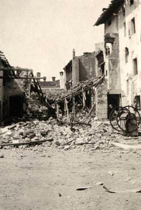 The town of Gradisca D Isonzo, Gorizia, Italy, devastated by WWI bombings (b w photo) 1251750 The town of Gradisca D Isonzo, Gorizia, Italy, devastated by WWI bombings (b w photo) by Ojetti, Ugo (1871-1946) ; (add.info.: Ojetti, Ugo Gradisca D Isonzo, Gorizia, Italy); Fratelli Alinari Museum Collections, Florence, Italy. Copyright: xFratellixAlinarixMuseumxCollections,xFlorence,xItalyx xBridgemanxImagesx 1251750