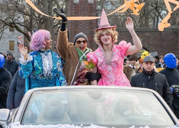 Annette Bening is escorted by members of The Hasty Pudding Theatricals through the streets of Harvard Square after being announced as the recipient of its 2024 Woman of the Year Award Annette Bening is escorted by members of The Hasty Pudding Theatricals through the streets of Harvard Square after being announced as the recipient of its 2024 Woman of the Year Award Cambridge MA USA Copyright: xLondonxEntertainment Splashx