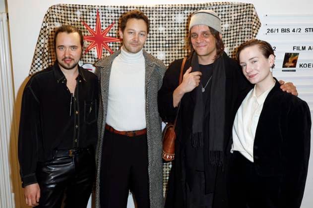 Entertainment Themen der Woche KW06 Entertainment Bilder des Tages Entertainment Bilder des Tages Kolja Malik, Tim-Fabian Hoffmann, Daniel Roth und Angela Queins bei der Premiere des Kinofilms LasVegas im Filmhaus. Köln, 06.02.2024 *** Kolja Malik, Tim Fabian Hoffmann, Daniel Roth and Angela Queins at the premiere of the feature film LasVegas at Filmhaus Köln, 06 02 2024 Foto:xR.xSchmiegeltx xFuturexImagex lasvegas_4202