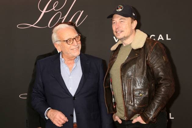USA - Lola Special VIP Screening - Westwood LOS ANGELES - FEB 3: Nelson Peltz, Elon Musk at the Lola Special VIP Screening at the Bruin Theater on February 3, 2024 in Westwood, CA Westwood CA USA  Copyright: xathyxHutchinsx xHutchinsxPhotox