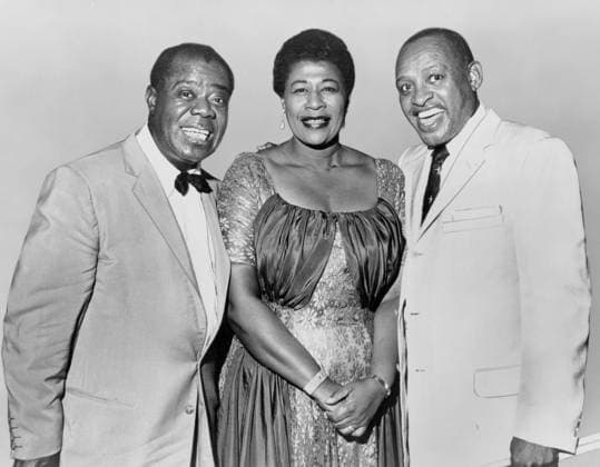Louis Armstrong, Ella Fitzgerald and Lionel Hampton, c.1965 (b w photo) 1651447 Louis Armstrong, Ella Fitzgerald and Lionel Hampton, c.1965 (b w photo); (add.info.: Louis Armstrong (1900-1971), Ella Fitzgerald (1917-1996) and Lionel Hampton (1909 - 2002) c. 1965.). Copyright: xBridgemanxImagesx 1651447