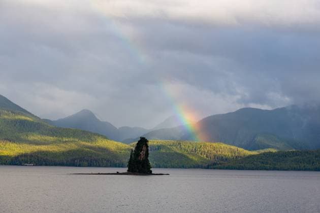 Wide shot of a dramatic rainbow over New Eddystone Rock in Alaska Alaska United States  Copyright: xCopyrightxMaxxSeigalx 6043-20234351