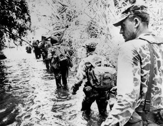 American Officer with South Vietnamese Troops, March 1965 (b w photo) 1702114 American Officer with South Vietnamese Troops, March 1965 (b w photo) by American Photographer, (20th century); (add.info.: American officer with south vietnamese troops march 1965 during Vietnam war). Copyright: xBridgemanxImagesx 1702114