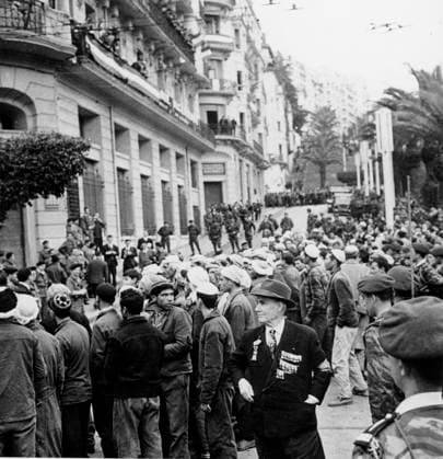 Weeks of barricade in Algiers (demonstrations in favour of French Algeria) January 28, 1960 during war in Algeria war 1707052 Weeks of barricade in Algiers (demonstrations in favour of French Algeria) January 28, 1960 during war in Algeria war. Copyright: xBridgemanxImagesx 1707052
