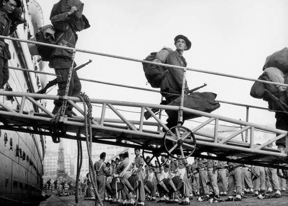 Algerian war : French soldiers arriving in Algiers in 1955 1718322 Algerian war : French soldiers arriving in Algiers in 1955 by French Photographer, (20th century); (add.info.: Algerian war : French soldiers arriving in Algiers in 1955). Copyright: xBridgemanxImagesx 1718322