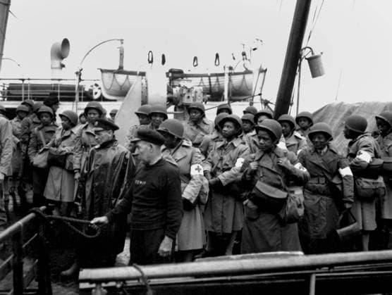 African-American Military Nurses Arriving at the Port of Greenock, 15th August 1944 (b w photo) 1720220 African-American Military Nurses Arriving at the Port of Greenock, 15th August 1944 (b w photo) by Unknown photographer, (20th century); (add.info.: African-American military nurses arriving in into port of Greenock, Scotland, august 15, 1944). Copyright: xBridgemanxImagesx 1720220