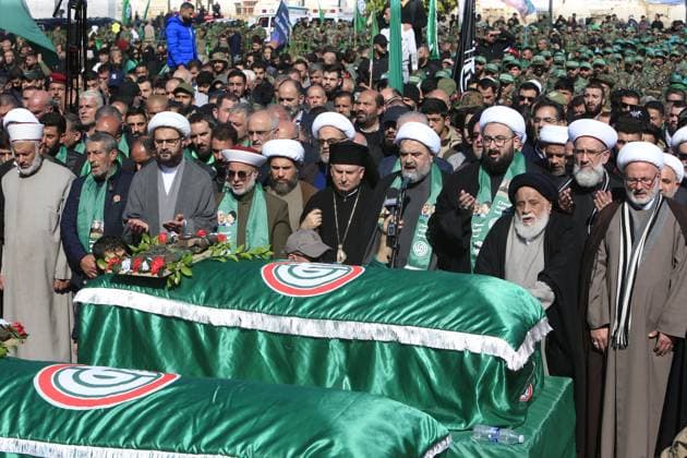 News Themen der Woche KW06 News Bilder des Tages (240207) -- TYRE (LEBANON), Feb. 7, 2024 -- Supporters of Lebanon s Shiite Amal Movement attend the funeral of three members of the movement killed in an Israeli airstrike in Tyre, Lebanon, on Feb. 7, 2024. An Israeli warplane bombed a house in a southern Lebanese village Monday afternoon, killing the three members of Lebanon s Shiite Amal Movement and injuring two civilians, Lebanese medical and security sources told Xinhua. (Photo by Xinhua) LEBANON-TYRE-AMAL MOVEMENT-MEMBERS-FUNERAL AlixHashisho 