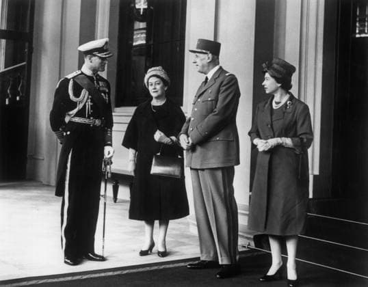 Elizabeth II and Charles de Gaulle in London, 1960 (b w photo) 1965231 Elizabeth II and Charles de Gaulle in London, 1960 (b w photo) by Unknown photographer, (20th century); (add.info.: French president Charles de Gaulle in London on april 5, 1960 : prince consort Philip duke of Edinburgh, Mrs Yvonne De Gaulle, General De Gaulle and queen Elizabeth II of England). Copyright: xBridgemanxImagesx 1965231